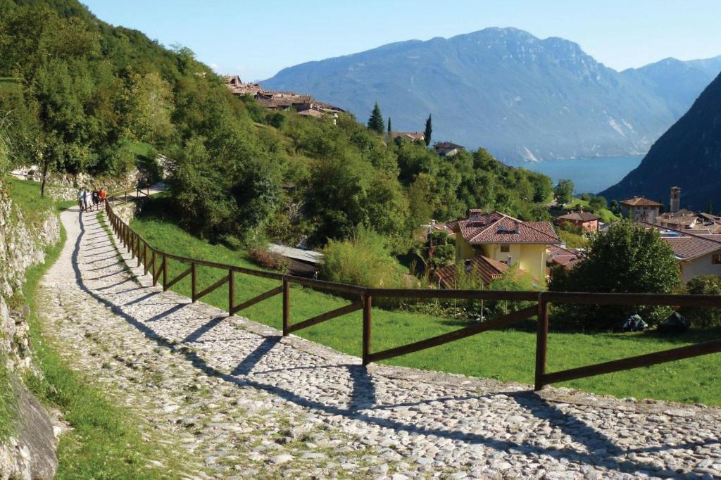 Rustica Sul Lago Tenno Primo Piano Екстериор снимка