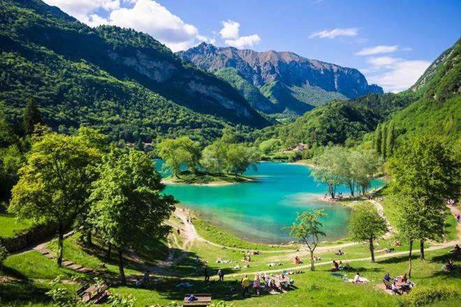 Rustica Sul Lago Tenno Primo Piano Екстериор снимка