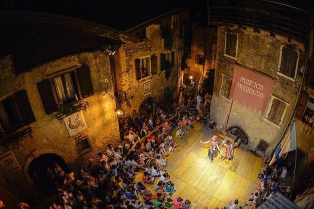 Rustica Sul Lago Tenno Primo Piano Екстериор снимка
